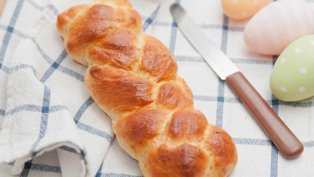 Easter in Hungary: traditional kalács