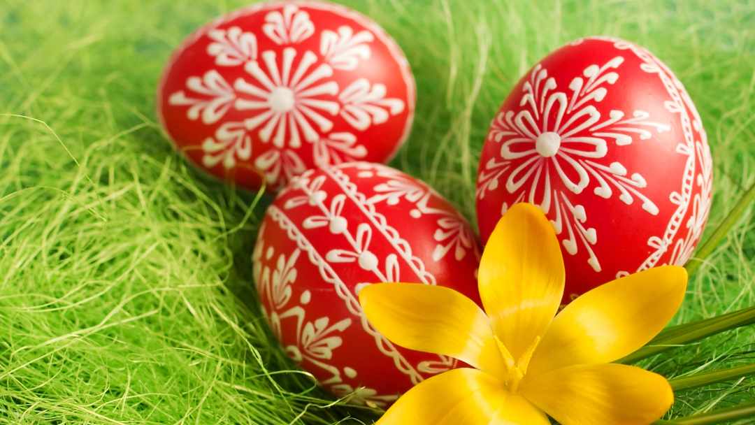 Easter in Hungary: traditional red eggs
